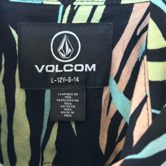 Boys Y12 to 14 (L) Volcom Bleeding Leaf short sleeve button-down shirt. - Picture 4 of 6